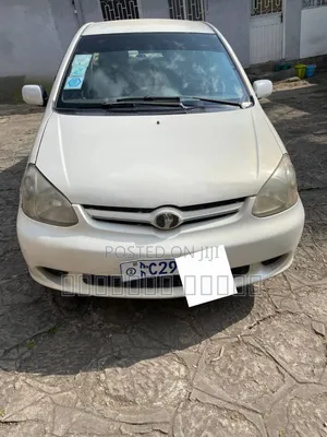 Photo - Toyota Platz 1.0 FWD 2005 White