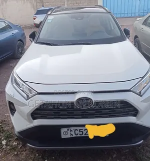 Photo - Toyota RAV4 2020 White