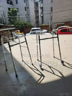 Photo - Foldable Walker老人walker腕骨almunium Walker腱你foldable Walker鳵了walker New