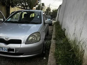 Photo - Toyota Vitz 1.0 FWD 5dr 2001 Silver