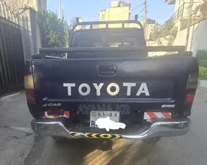 Toyota Hilux 2000 White