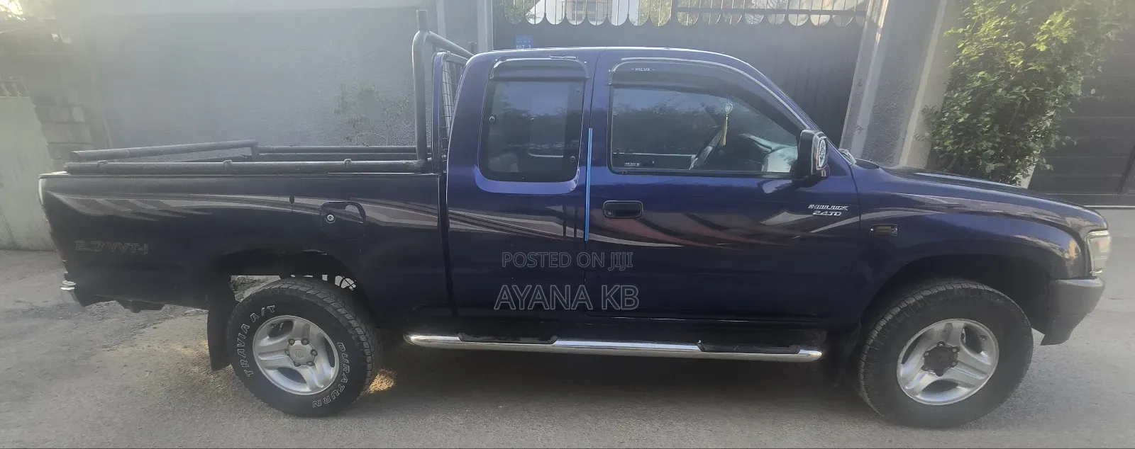 Toyota Hilux 2000 White