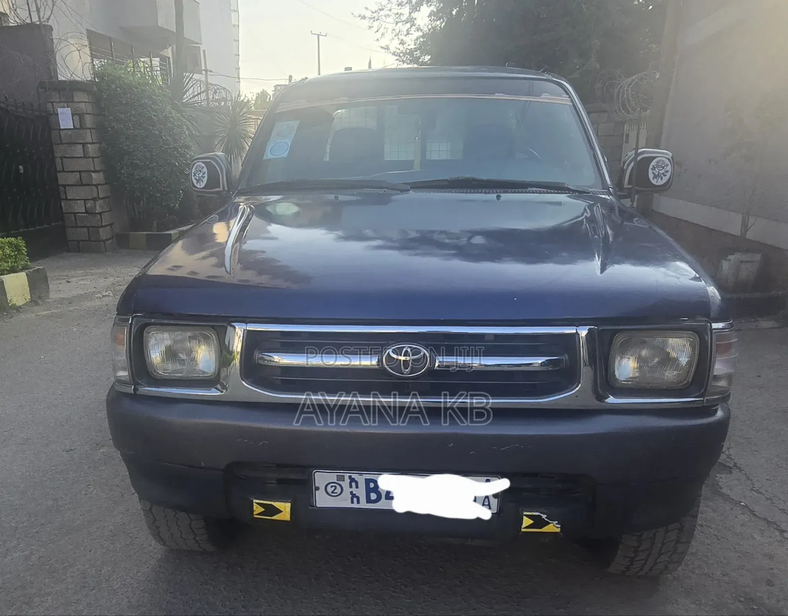 Toyota Hilux 2000 White