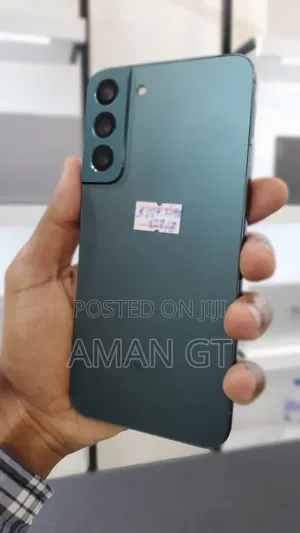 Photo - New Samsung Galaxy S22 5G 128 GB Green