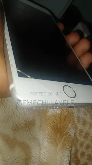 Photo - Apple iPhone 7 Plus 128 GB Silver