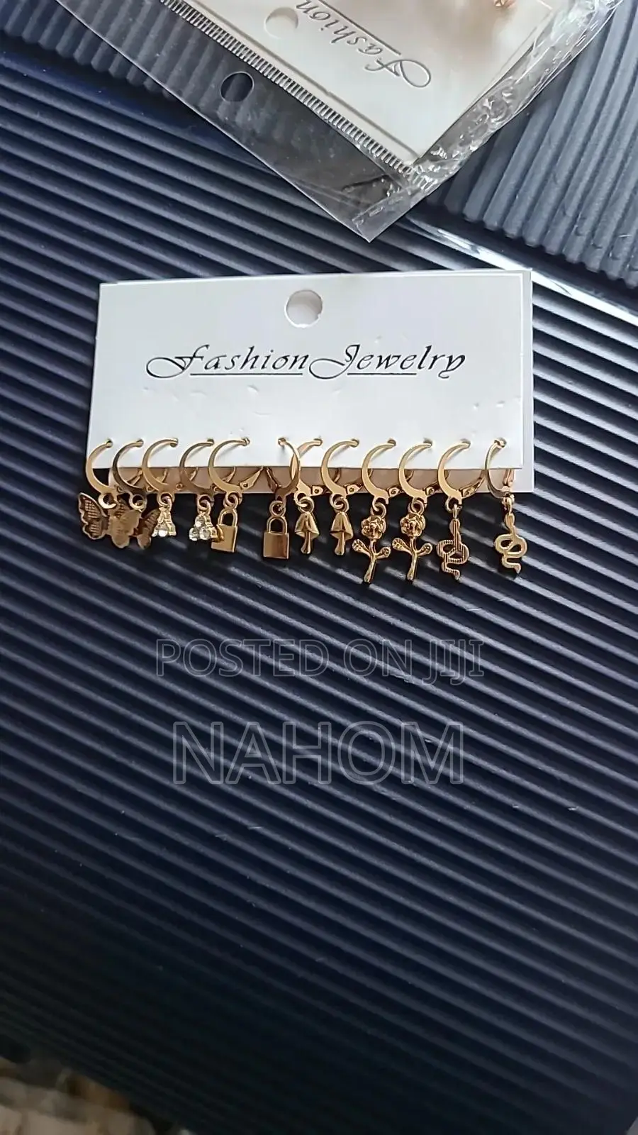 Joro Jet Ye Anget Habel ጆሮ ጌጥ የአንገት ሀብል በብዛት የተለያዩ አይነቶች አሉኝ