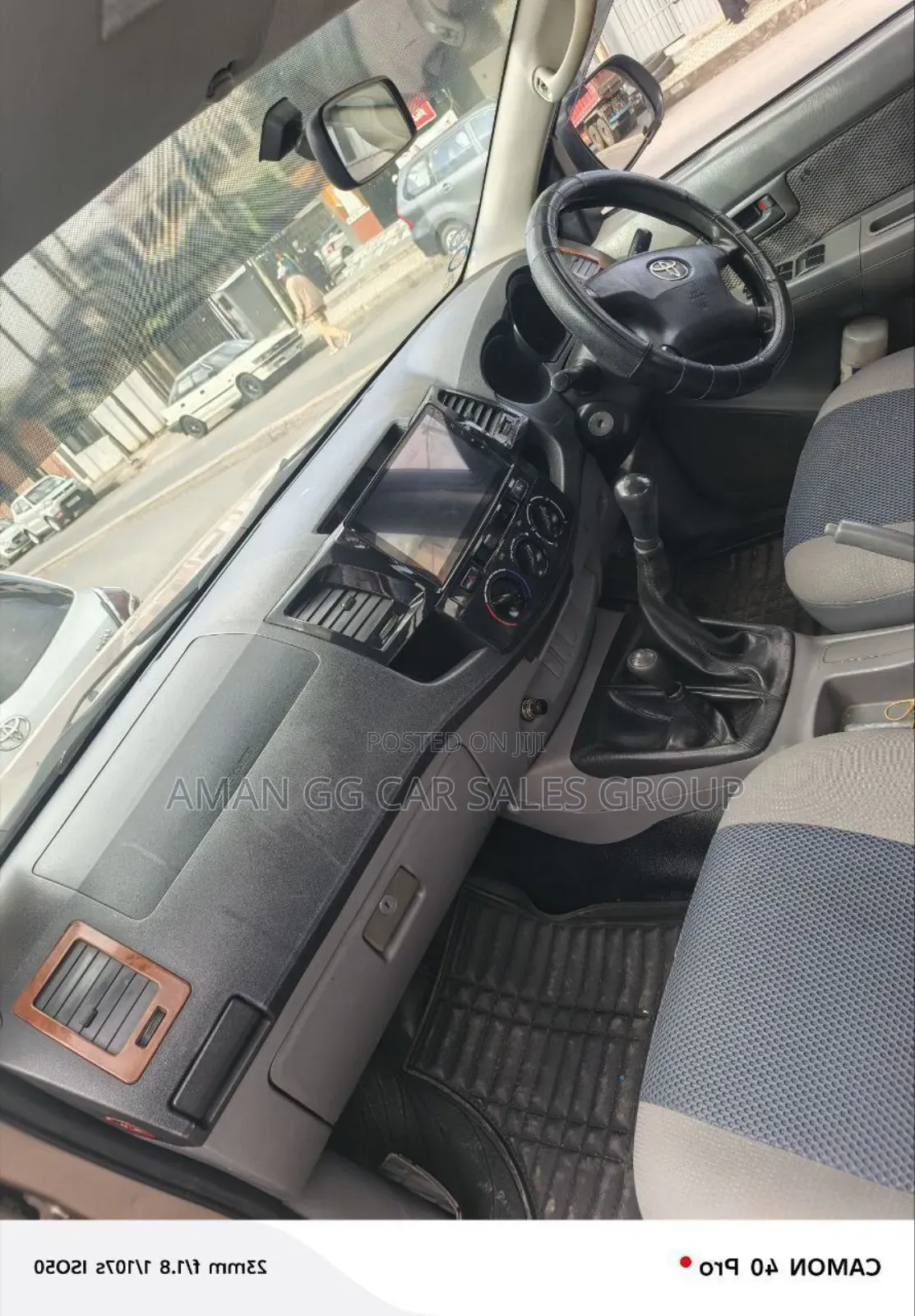 Toyota Hilux 2010 Gray