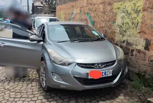 Photo - Hyundai Avante 2013 Gray