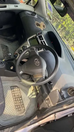 Toyota Yaris 2010 Silver