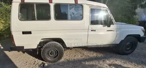 Toyota Land Cruiser 2012 White