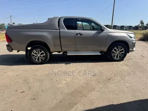 Toyota Hilux 2020 Brown