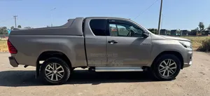 Toyota Hilux 2020 Brown