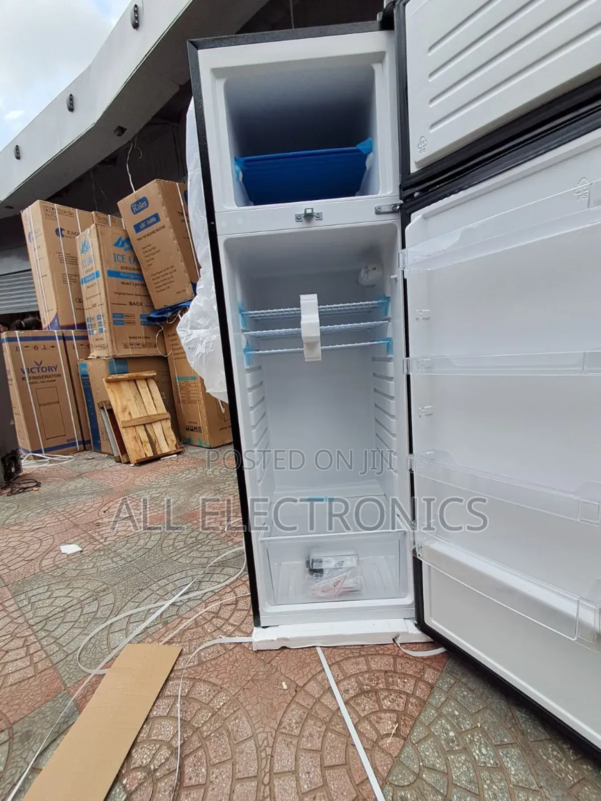 West 420 Litre Refrigerator West