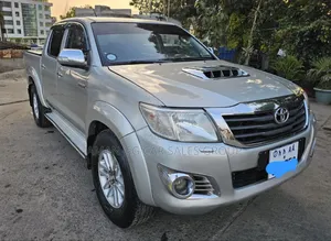 Photo - Toyota Hilux 2013 Silver