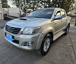 Toyota Hilux 2013 Silver