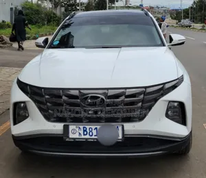 Photo - Hyundai Tucson 2021 White