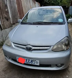 Toyota Platz 2003 Silver