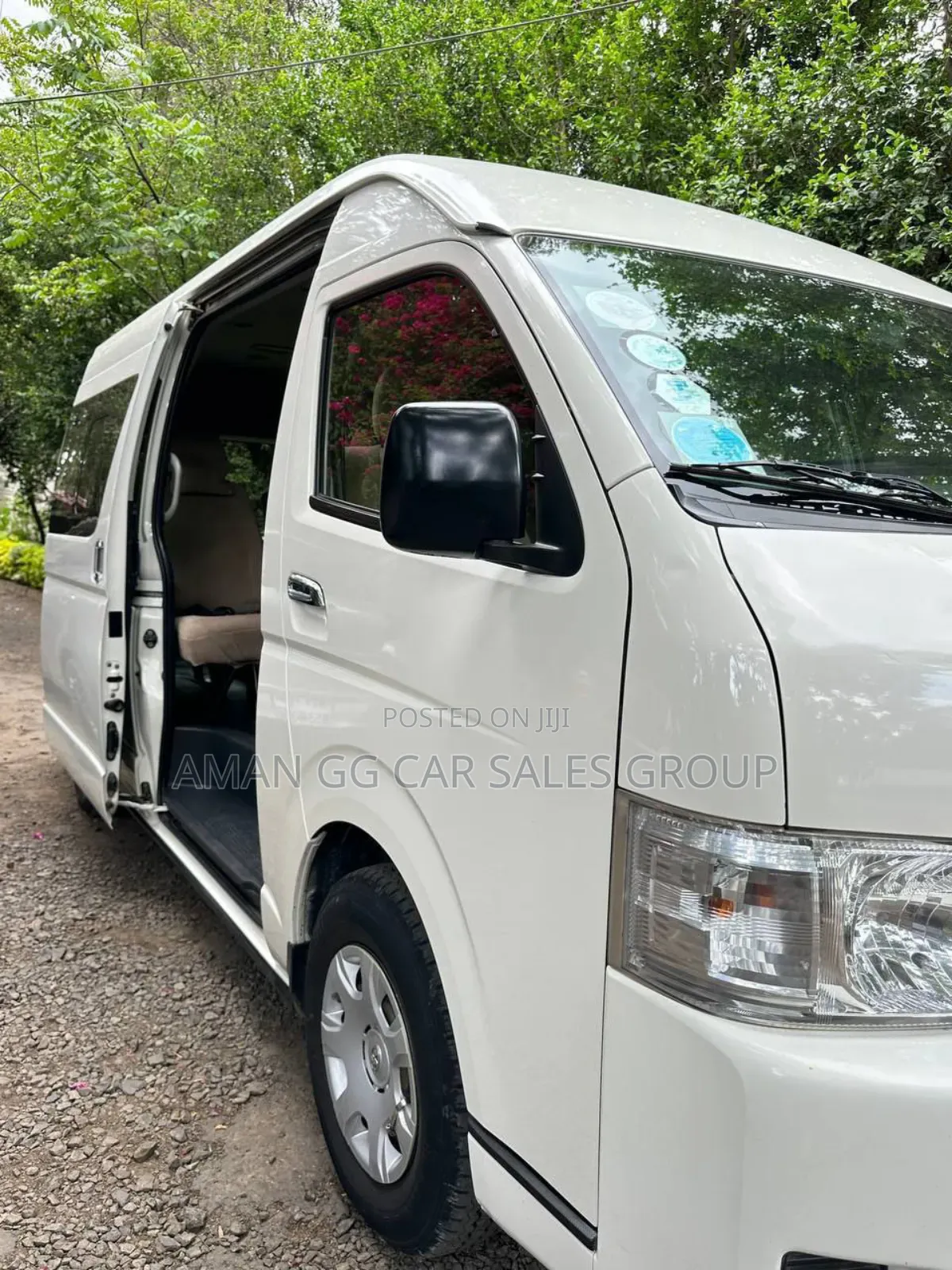 Toyota HiAce 2016 White