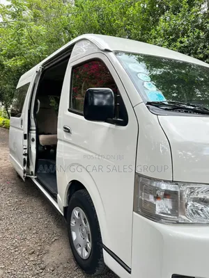 Toyota HiAce 2016 White