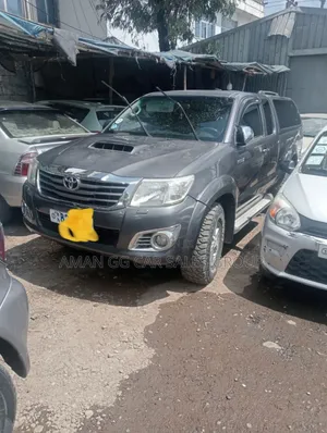 Photo - Toyota Hilux 2014 Gray