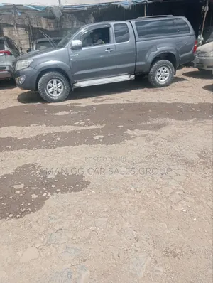Toyota Hilux 2014 Gray