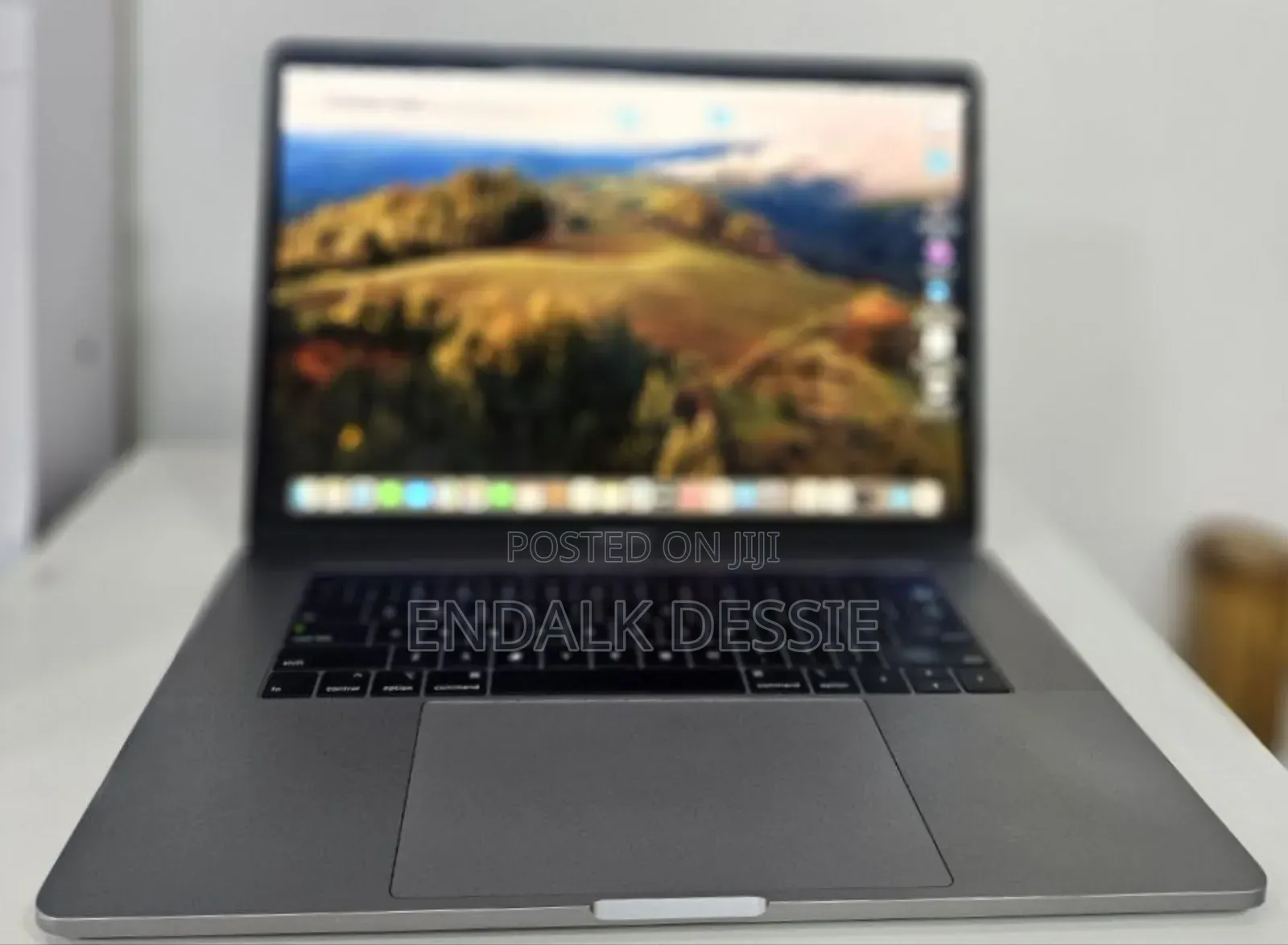 New Laptop Apple MacBook Pro 2018 16GB Intel Core I7 SSD 512GB