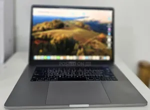 New Laptop Apple MacBook Pro 2018 16GB Intel Core I7 SSD 512GB