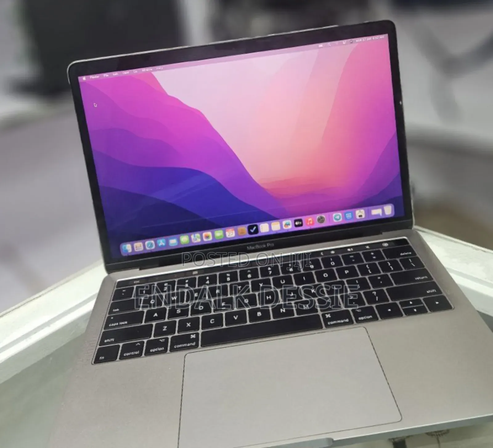 New Laptop Apple MacBook Pro 2017 8GB Intel Core I5 SSD 256GB