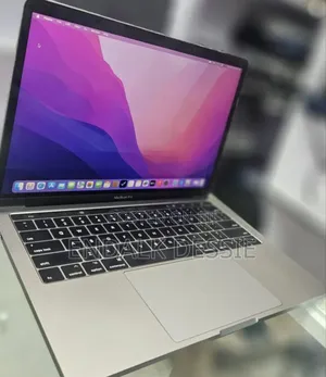 New Laptop Apple MacBook Pro 2017 8GB Intel Core I5 SSD 256GB