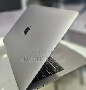 New Laptop Apple MacBook Pro 2017 8GB Intel Core I5 SSD 256GB