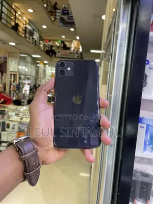 Photo - Apple iPhone 11 64 GB Black