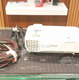 Photo - New Epson Eb-S05 LCD Projector