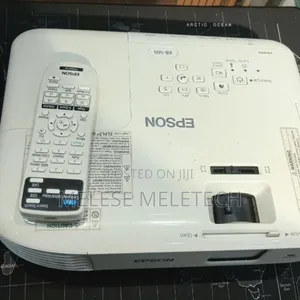 New Epson Eb-S05 LCD Projector