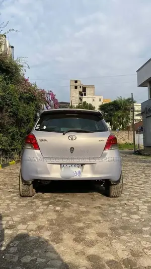 Toyota Yaris 2010 Silver