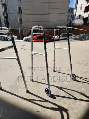 Photo - Brand New Stainless Almunium Walker胺我frontal Wheels Walking Aid Walker