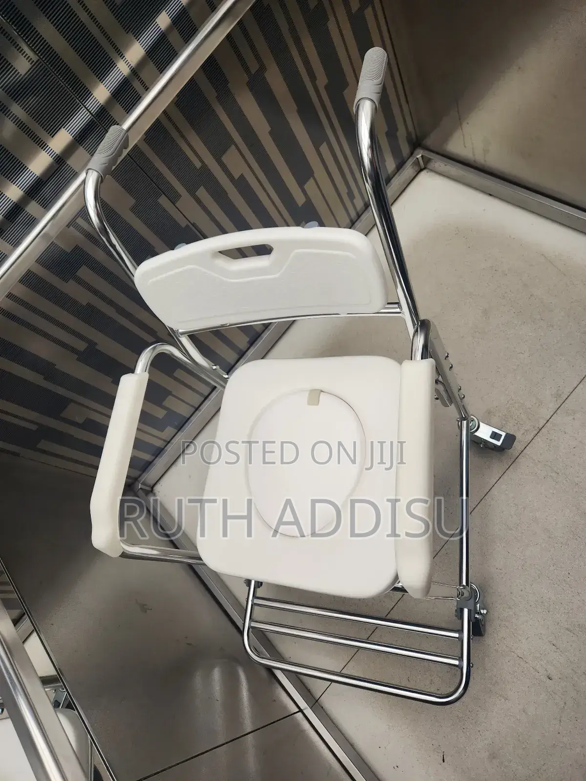 Commode Wheelchair轟隆wheelchair較高wheelchair奢侈wheelchair鳵的wheelchair