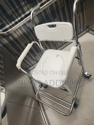 Photo - Commode Four Wheels Wheelchair輕鬆wheelchair使用wheelchair凳及wheelchair