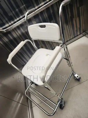 Photo - Commode Wheelchair朱明wheelchair庫存commode Wheelchair鳵我wheelchair Poty