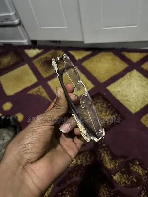 Photo - Frameless Eyeglass