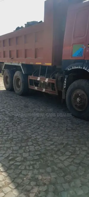 2016 ሞዴል ሲኖ ገልባጭ ጎማ አለው