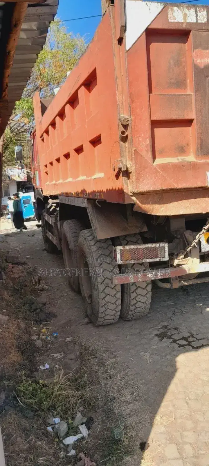 2016 ሞዴል ሲኖ ገልባጭ ጎማ አለው