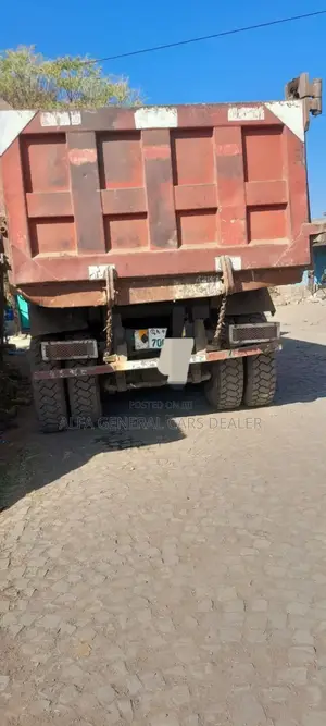 2016 ሞዴል ሲኖ ገልባጭ ጎማ አለው