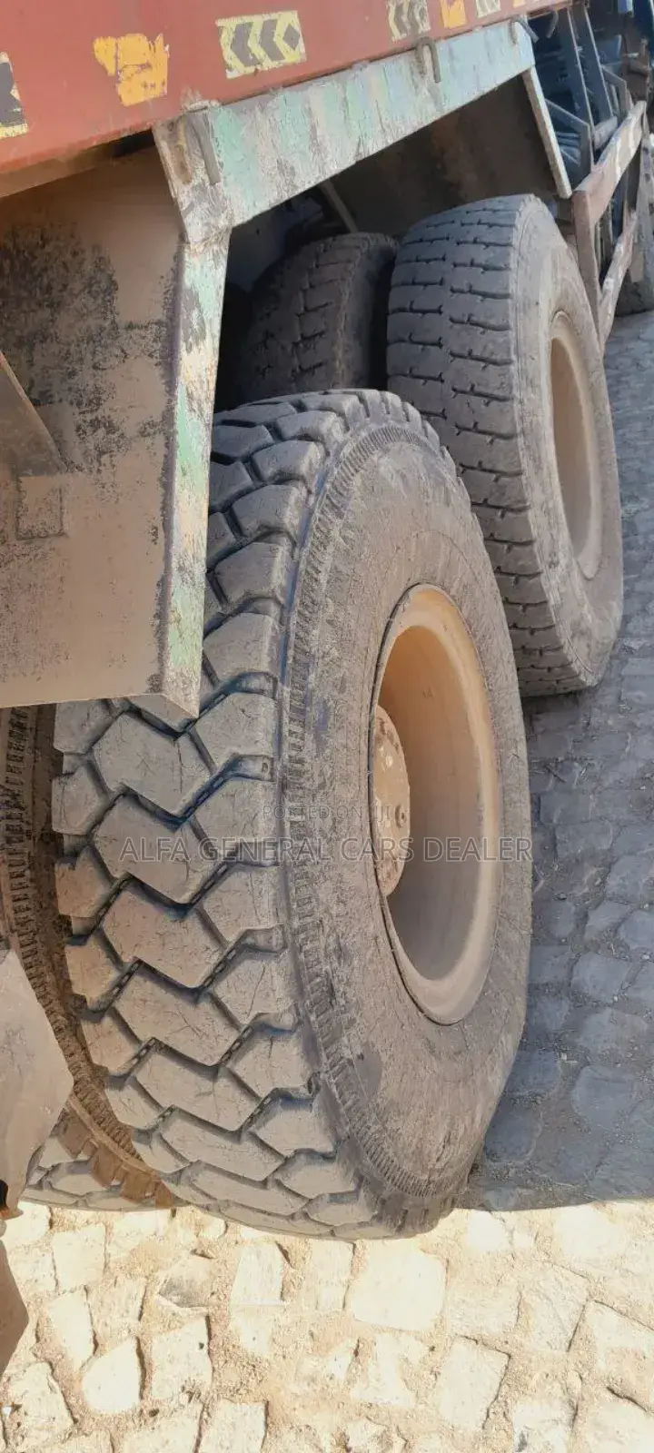 2016 ሞዴል ሲኖ ገልባጭ ጎማ አለው