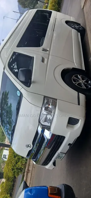 Toyota HiAce 2021 White