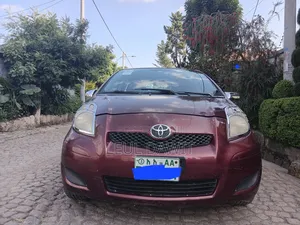 Photo - Toyota Yaris 2010 Burgundy