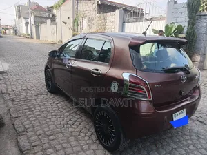 Toyota Yaris 2010 Burgundy