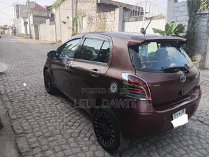 Toyota Yaris 2010 Burgundy