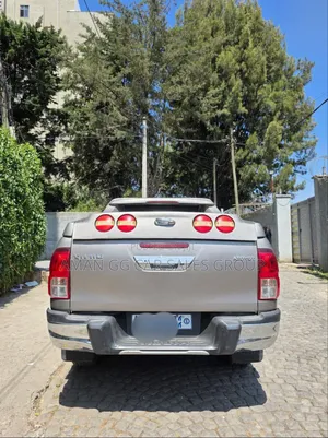 Toyota Hilux 2020 Silver