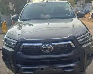 Photo - Toyota Hilux 2023 Teal