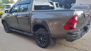 Toyota Hilux 2023 Teal